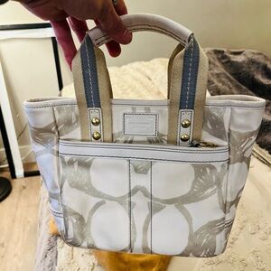 VTG Y2K COACH WHITE & SILVER PURSE ALL OVER LOGO WITH HANG TAGS